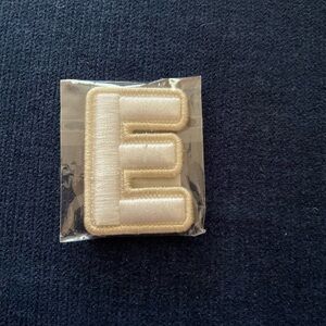 Stoney Clover Lane NWT rolled embroidery “E” in blanc